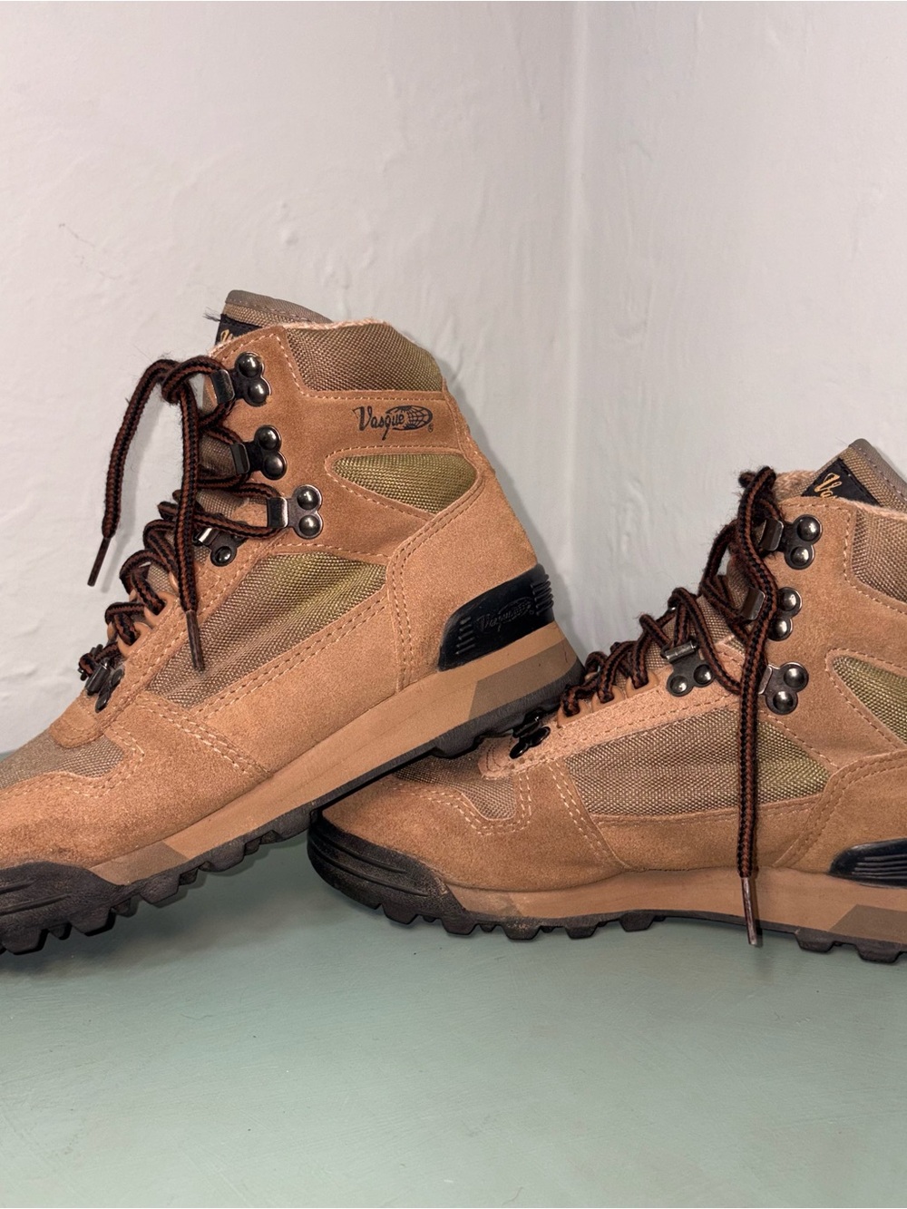 Vasque Vintage Women’s Size 6 Hiking Boots Tan Suede Leather Nylon Trail Boots